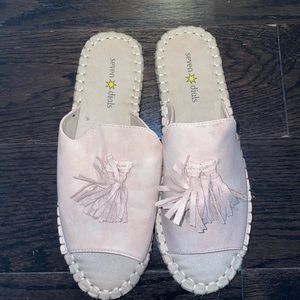 Seven dials slippers